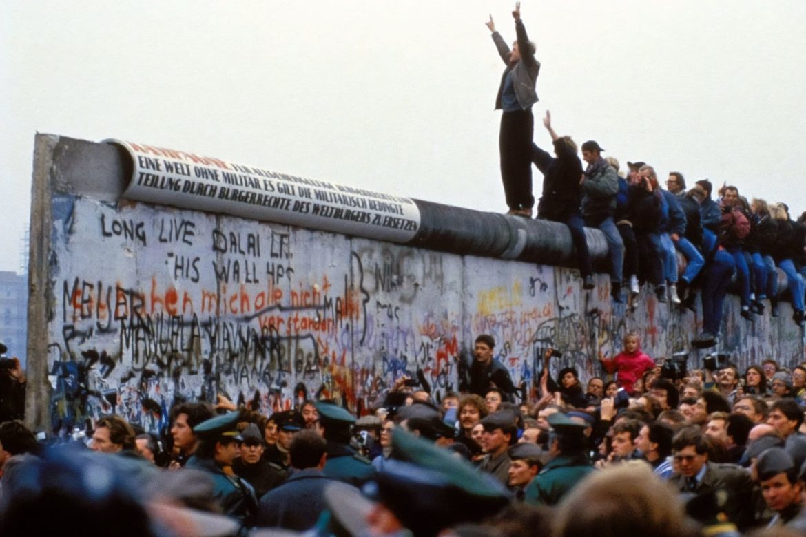 Berlin 1989, année zéro de la Mutation – Extrait de Mutations pop et crash culture, une anthologie de La Spirale.org Berlin 1989, année zéro de la Mutation - Extrait de Mutations pop et crash culture, une anthologie de La Spirale.org